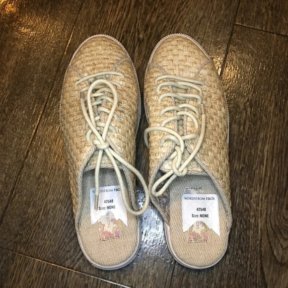 NWT Band Of Gypsies Coast Vegan Slip On Lace Up Mules Size 8 - Picture 5 of 10